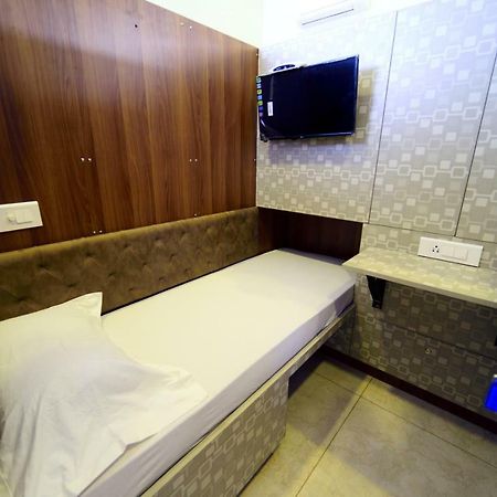 Bedspace- Capsule Ac Hotel Mangalore Ngoại thất bức ảnh