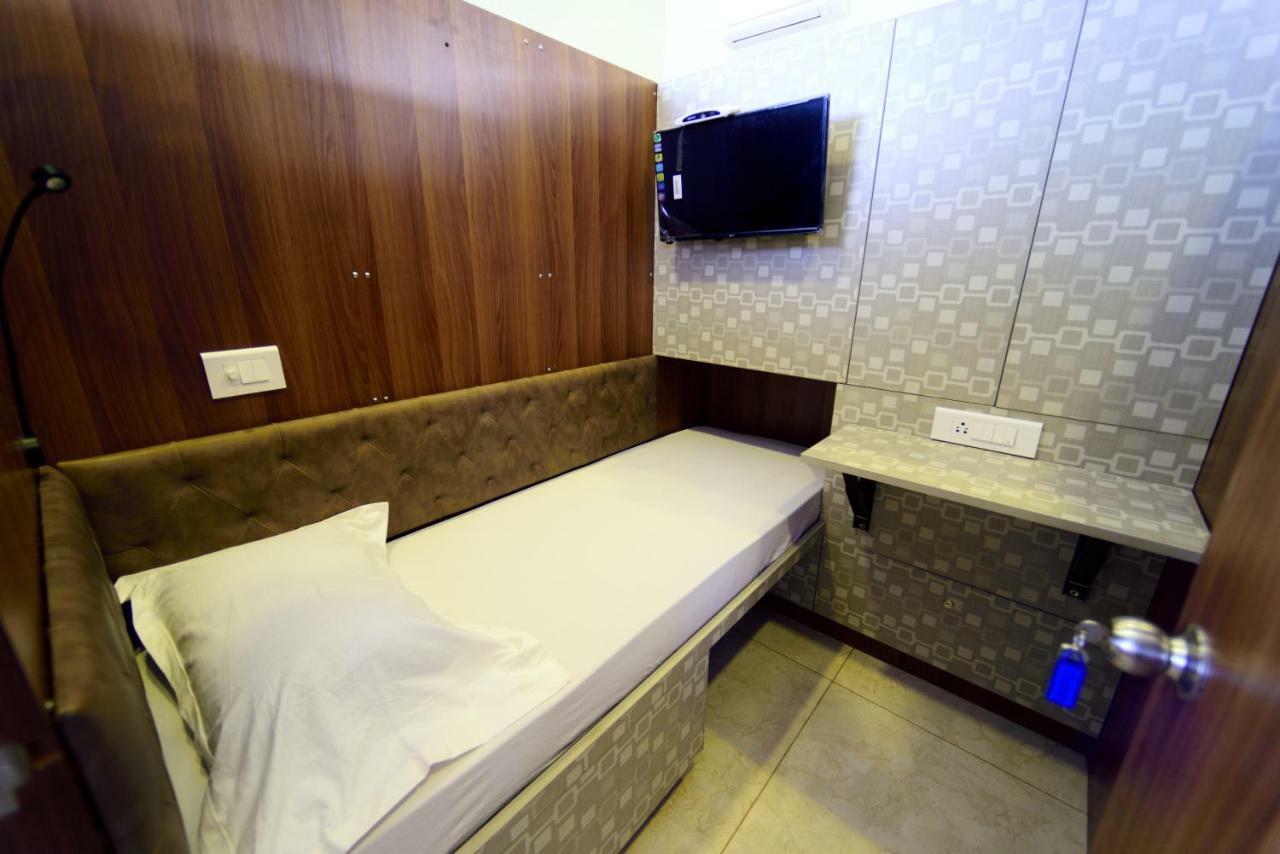 Bedspace- Capsule Ac Hotel Mangalore Ngoại thất bức ảnh